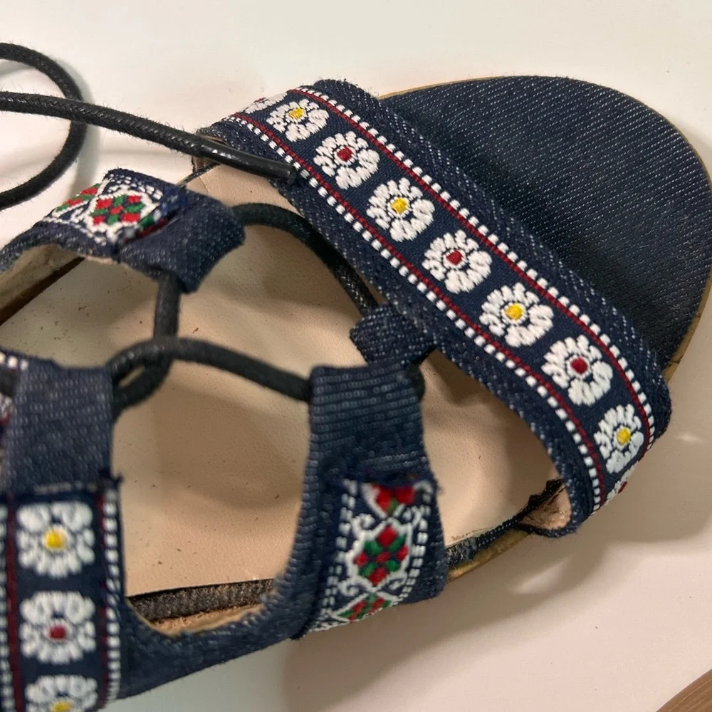 Catherine Malandrino Blue Denim Embroidered Lace Up Block Heel Sandals 7.5